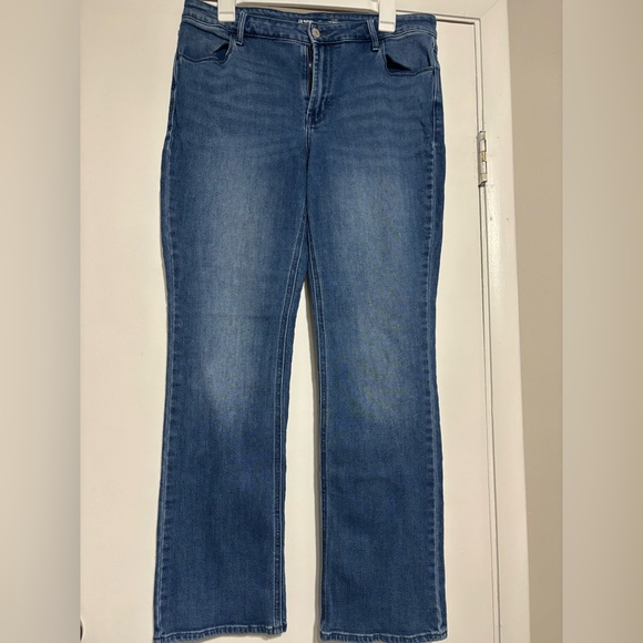 Old Navy Women's Mid Rise Bootcut Medium Wash Jeans - Picture 2 of 4